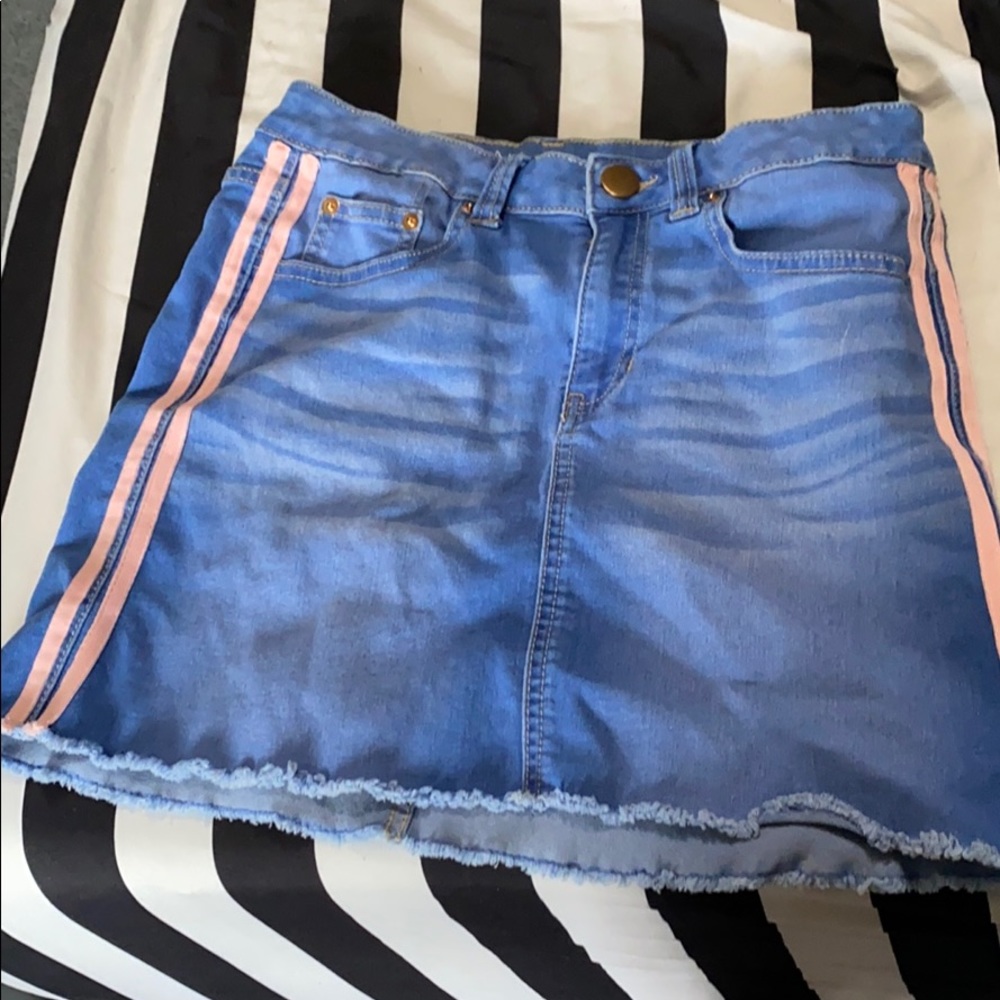 Denim miniskirt with pink stripes